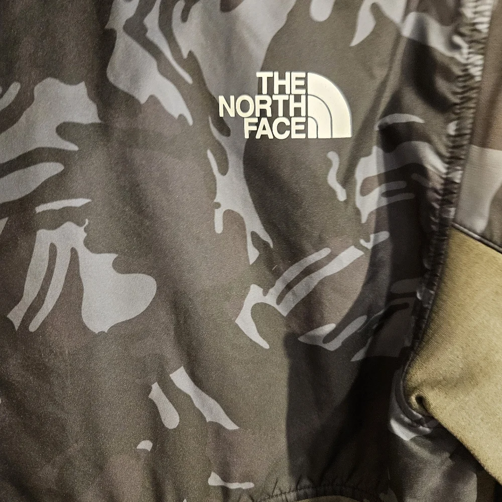 The North Face Train N Logo Zip Up Jacket Camo Men Size Small